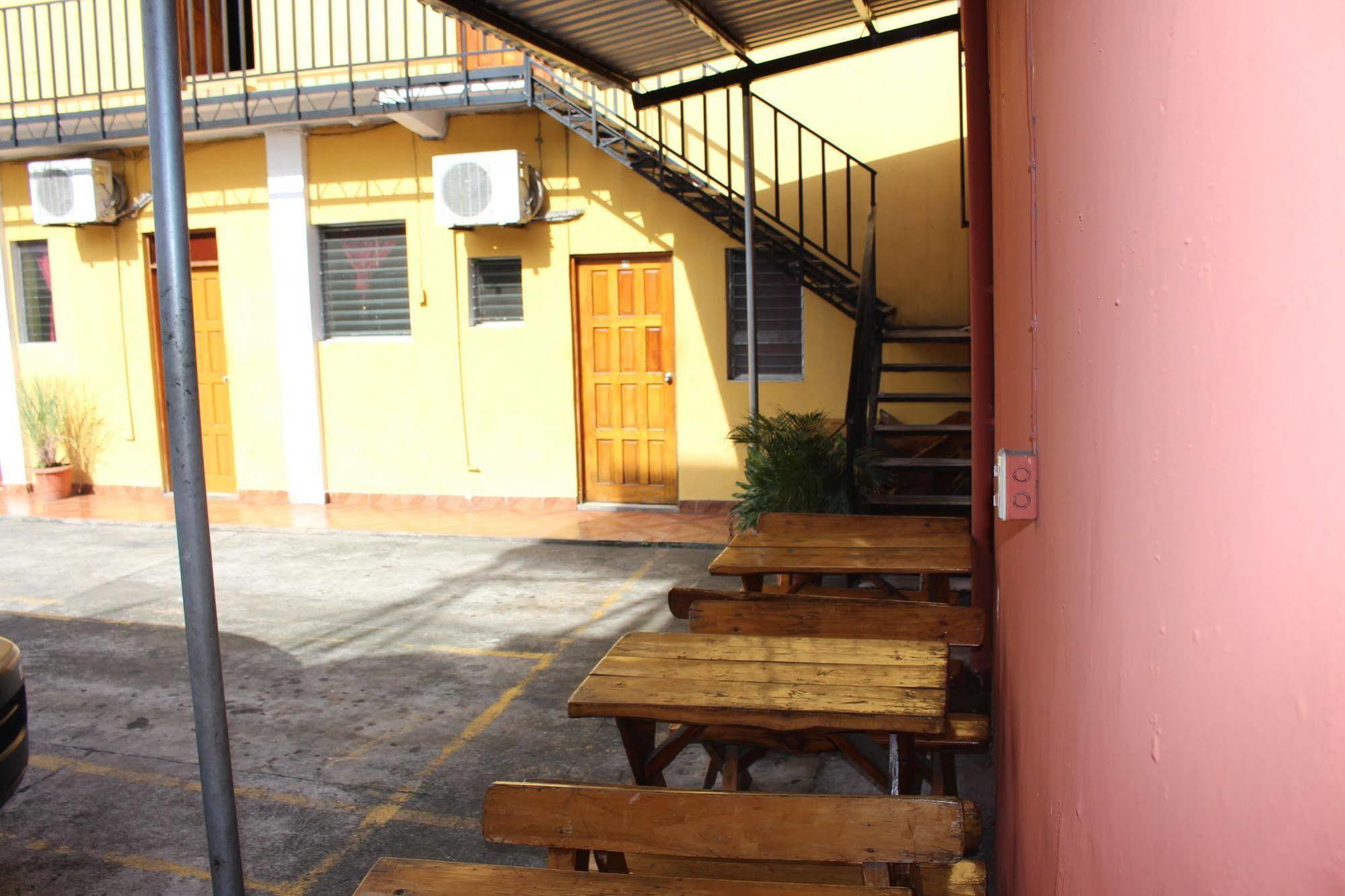 Hotel Pasadena II San Salvador Bagian luar foto