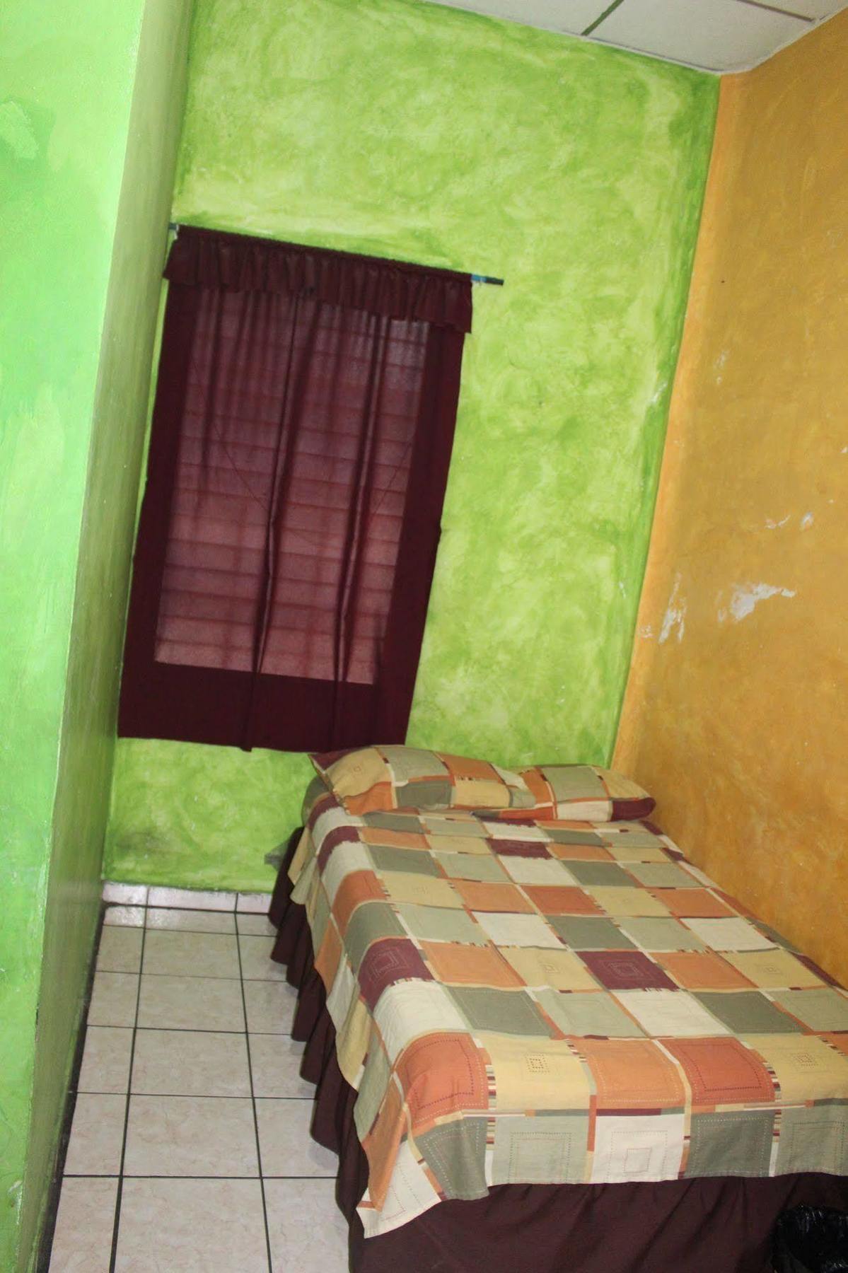 Hotel Pasadena II San Salvador Bagian luar foto