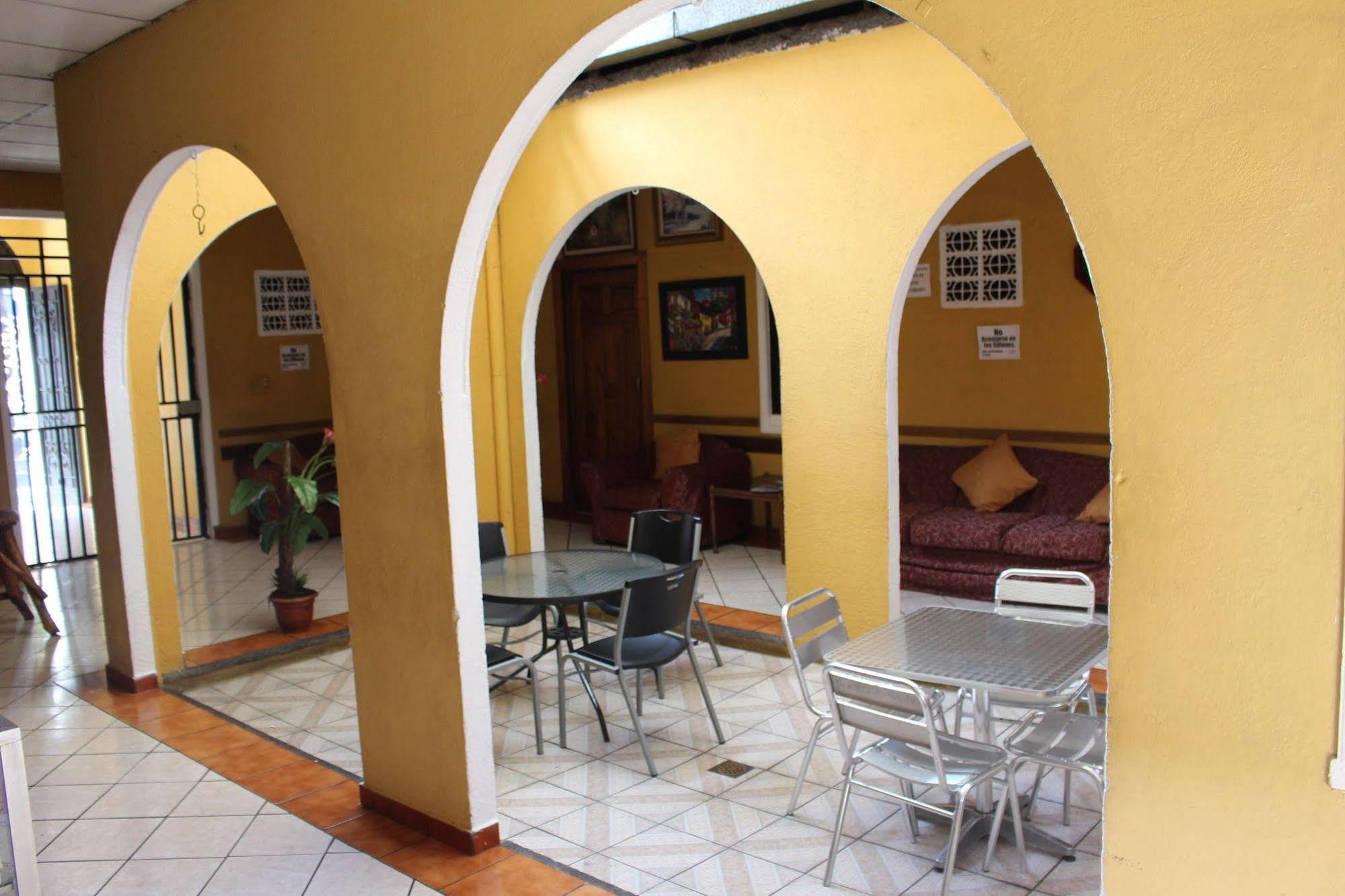 Hotel Pasadena II San Salvador Bagian luar foto